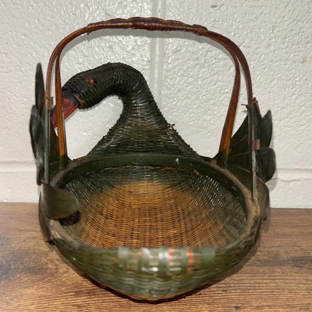Vtg Ben Rickert Inc. Green Woven Wicker Swan/Duck Bamboo Basket Zhejiang China